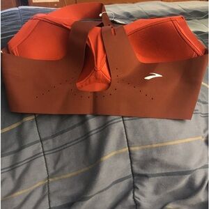 NWT BROOKS BRA ❤️‍🔥 sz 36 A/B Brooks Run Bra Dare Crossback 2.0